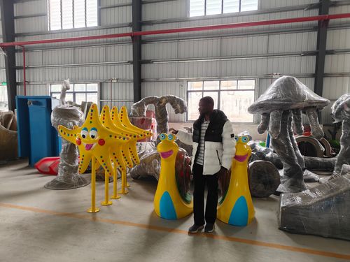 Tin tức công ty mới nhất về Đại diện của nhà thầu khu nghỉ dưỡng châu Phi đã đến thăm xưởng sản xuất của nhà máy để kiểm tra quy trình sản xuất trượt nước.