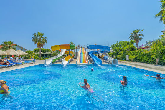 Giá tốt. OEM Aqua Park Swimming Accessories Fiberglass Water Slide for Kids trực tuyến