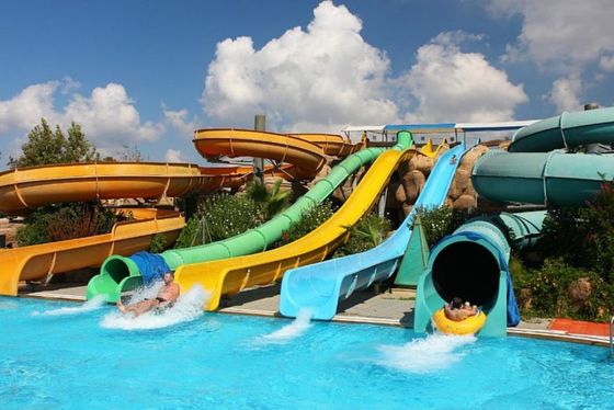 Giá tốt. OEM ngoài trời công viên nước thương mại Bể bơi Thiết bị thủy tinh slide trực tuyến