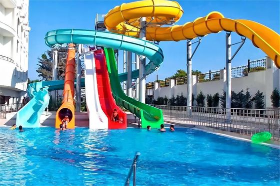 Giá tốt. 18.5 Kw Công viên nước Slide Play Đi bộ vui chơi Vải thủy tinh Slide ngoài trời cho trẻ em trực tuyến