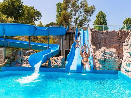 OEM Sân chơi nước Bể bơi Trò chơi mùa hè Slide xoắn ốc sợi thủy tinh cho trò chơi ngoài trời