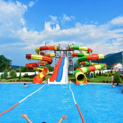 Giá tốt. OEM Công viên trẻ em Trẻ em sân chơi Lễ hội lễ hội nước Đi xe thiết bị Bộ trượt sợi thủy tinh xoắn ốc trực tuyến