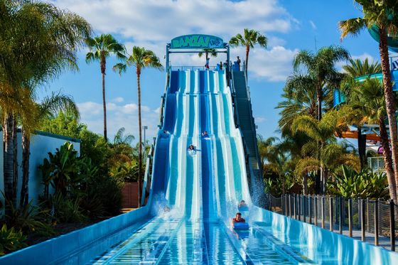 Giá tốt. Aqua Park Bể bơi Trò chơi tùy chỉnh nhiều slide nước sợi thủy tinh cho người lớn trực tuyến