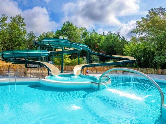 Giá tốt. Bể bơi thương mại ngoài trời với ống xoắn ốc thủy tinh slide nước trực tuyến