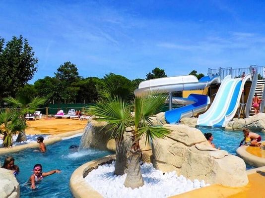 ODM sân chơi nước ngoài Bể bơi Thiết bị hồ bơi Kính slide cho trẻ em