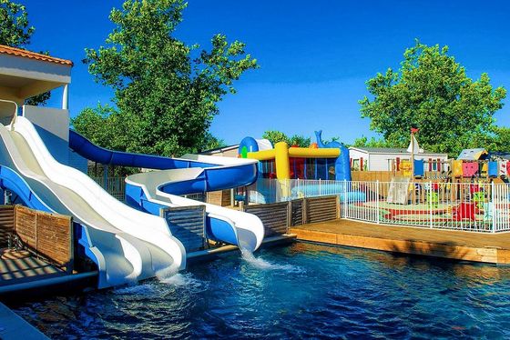 Giá tốt. OEM trẻ em sân chơi ngoài trời bể bơi thủy tinh slide nước bán trực tuyến