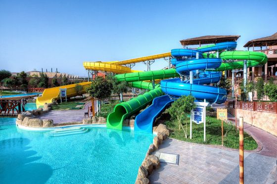 Giá tốt. Công viên nước sân chơi bể bơi trò chơi thủy tinh sợi xoắn ốc slide Set trực tuyến