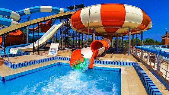 Giá tốt. Công viên nước Bể bơi Áo ống xoắn ốc thủy tinh slide trực tuyến