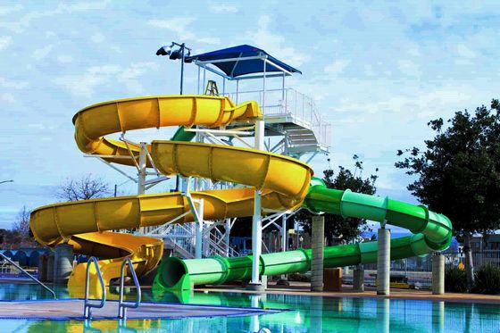 Giá tốt. Trẻ em Bể bơi Trò chơi nước Vòng xoắn ốc thủy tinh slide nước cho trẻ em trực tuyến