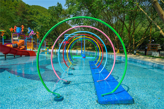 Giá tốt. Công viên nước Water Splash Pad sân chơi nước ngoài Thiết bị giải trí Rainbow Water Spray Loops trực tuyến