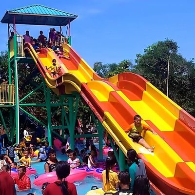 Giá tốt. Công viên chủ đề nước sân chơi ngoài trời Điểm thu hút nước Slide sợi thủy tinh trực tuyến