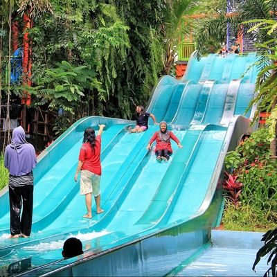 Giá tốt. OEM Công viên chơi nước ngoài ống thủy tinh slide nước cho trẻ em trực tuyến