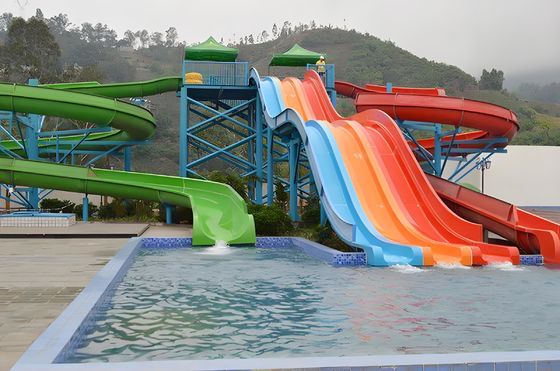 Giá tốt. Màn trượt nước ngoài bằng sợi thủy tinh Thiết bị chơi nước sân chơi Bể bơi trượt cho trẻ em Người lớn màu sắc tùy chỉnh trực tuyến