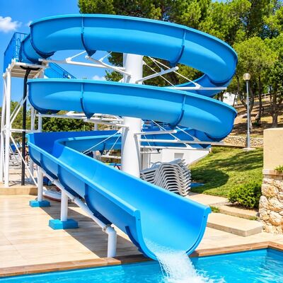 Giá tốt. Vòng xoắn ốc nước trượt sợi thủy tinh curved flume tùy chỉnh màu sắc ride cho hồ bơi và công viên nước trực tuyến