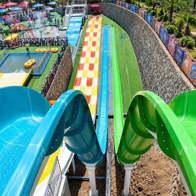 chất lượng Chuyên gia đa làn đường cầu vồng đua slide nước sợi thủy tinh cho dự án công viên nước nhà máy